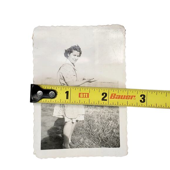 Vtg Beautiful Young Lady Original Monochrome Photography Found Snapshot - Picture 4 of 4